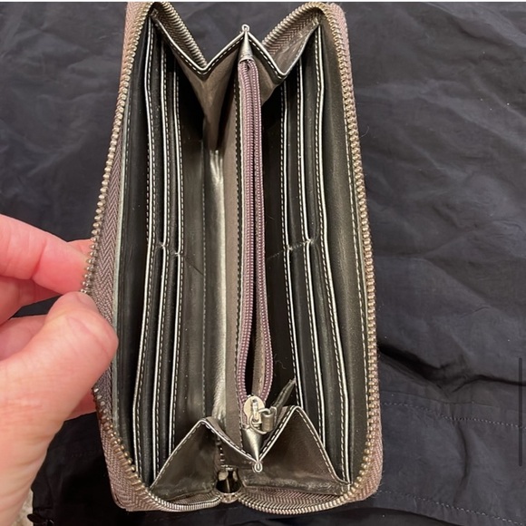 Chanel Women's Gold Wallet-purses - Picture 13 of 17